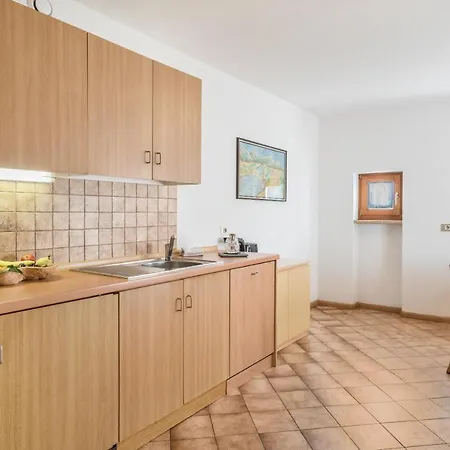 Erina App D Apartment